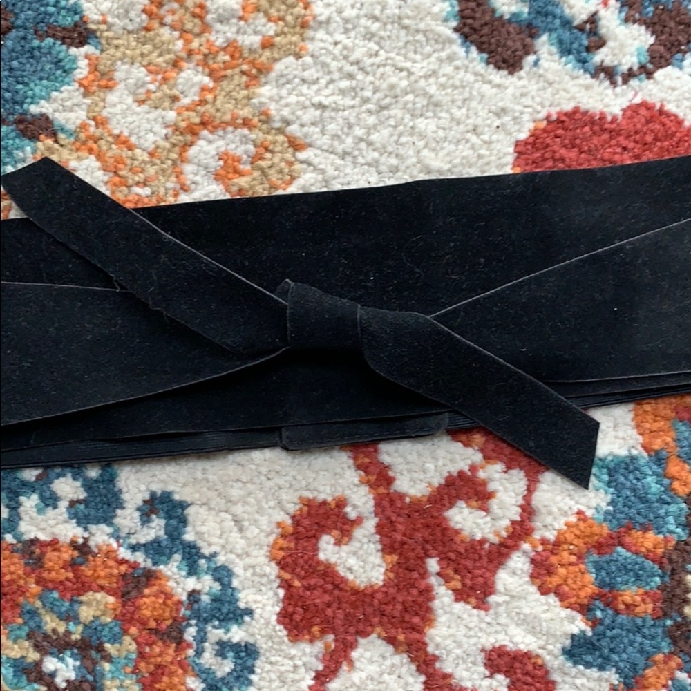 Black Front Knot Snap Closure Belt - Picture 2 of 4